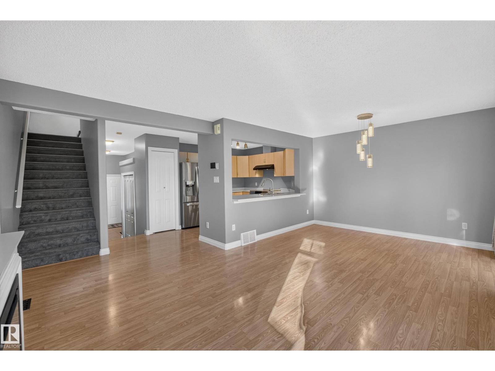 Property photograph 12 for MLS E4514542