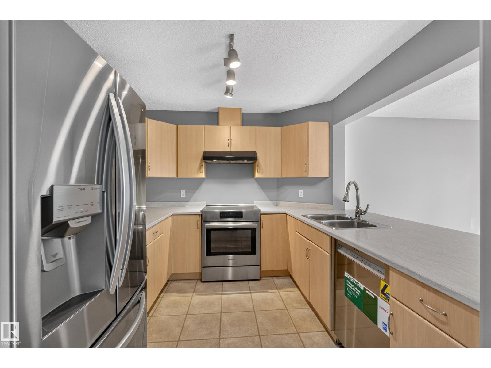 Property photograph 7 for MLS E4514542