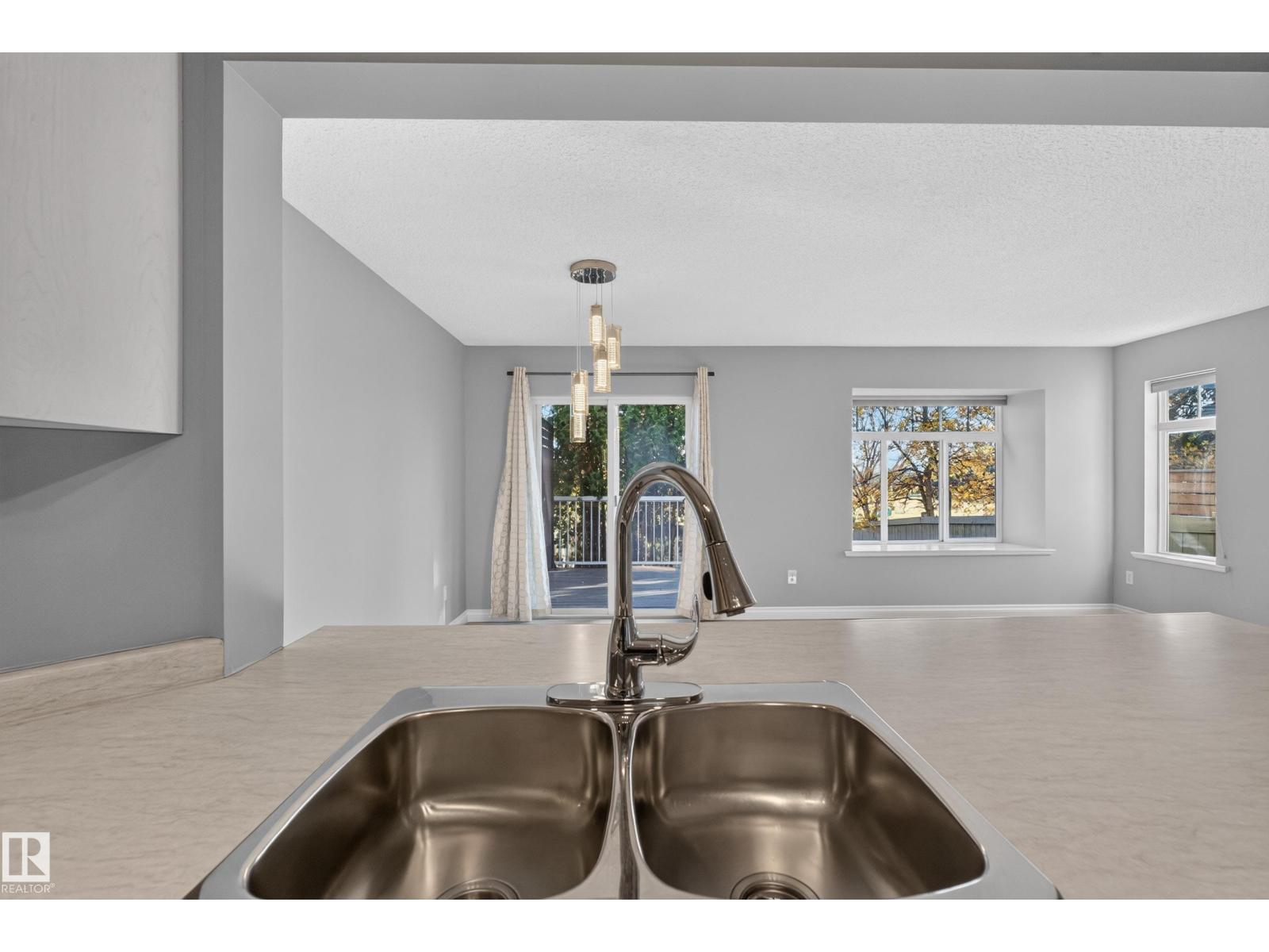 Property photograph 9 for MLS E4514542