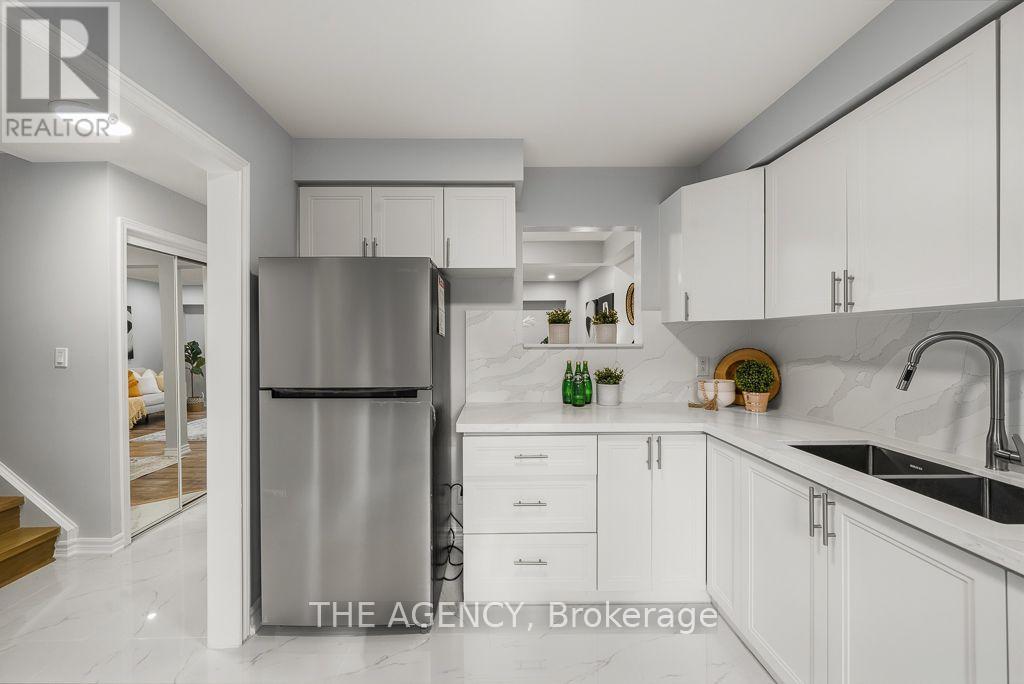 32- 1 Wootten Way South, Markham, ON photo 5