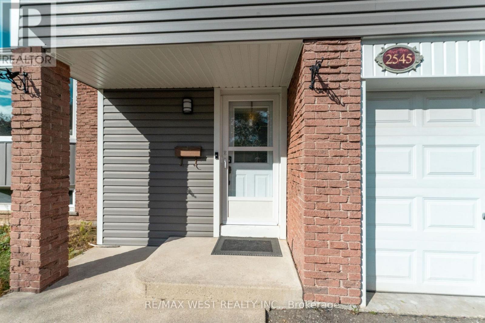 2545 Windjammer Road, Mississauga, ON photo 2