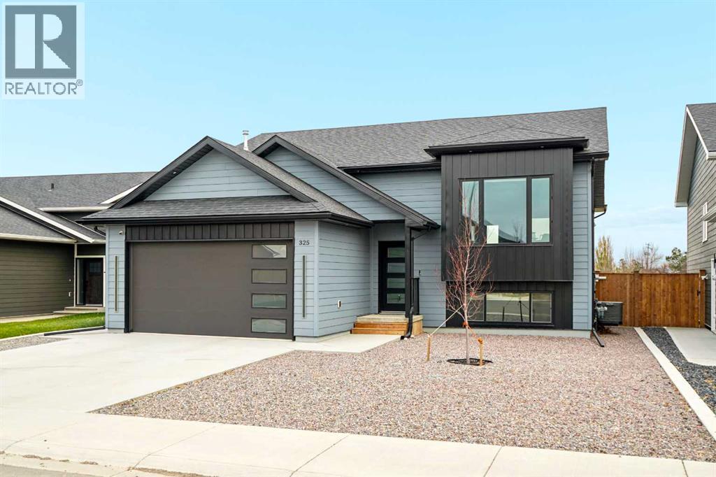 325 9 Street N, Picture Butte — photo 2