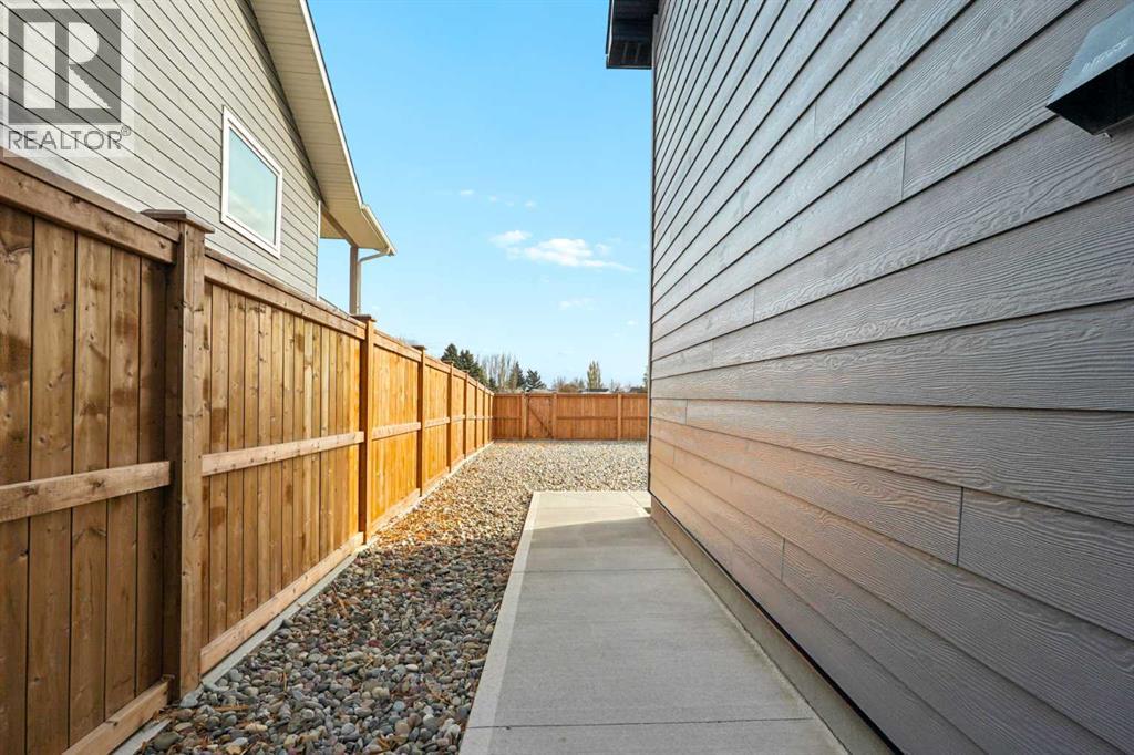 325 9 Street N, Picture Butte — photo 35