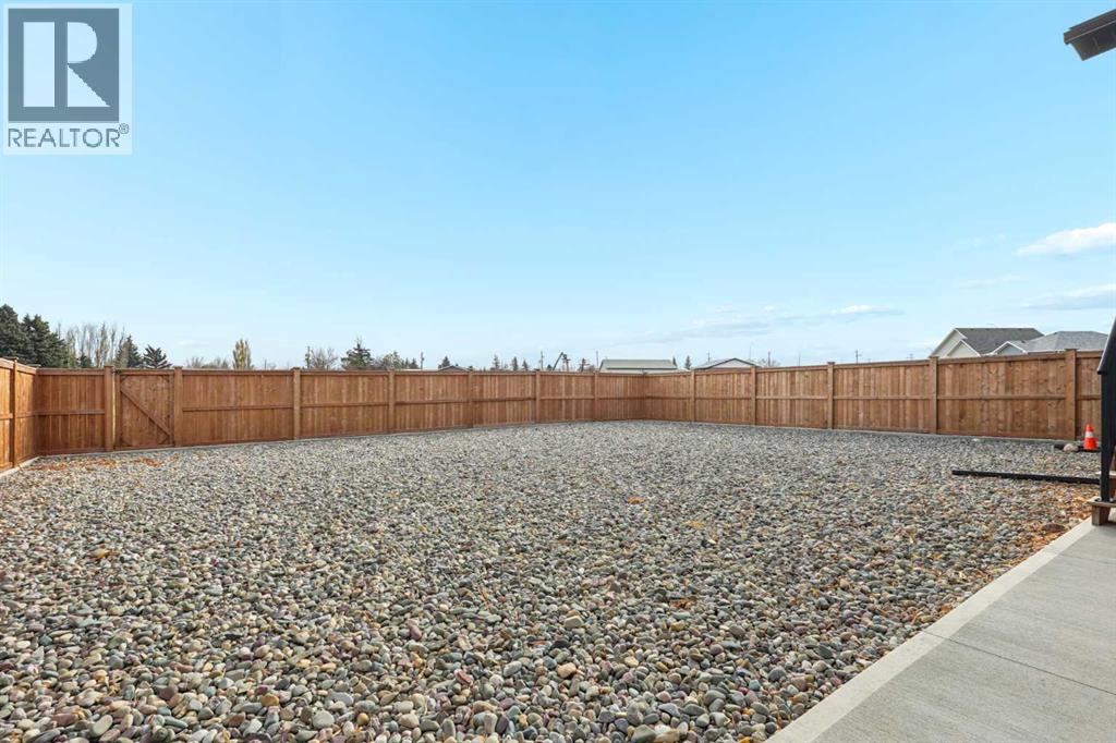 325 9 Street N, Picture Butte — photo 36
