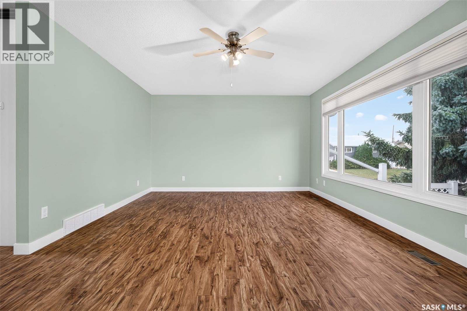 1402 Hastings STREET, Moose Jaw — photo 10
