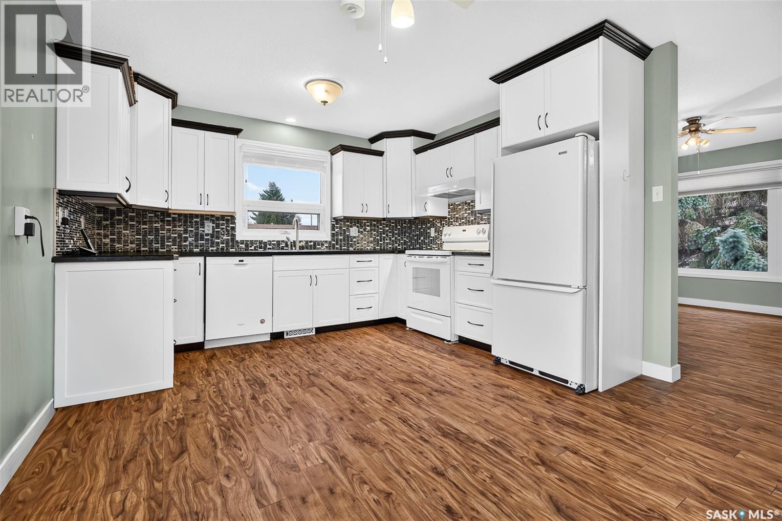 1402 Hastings STREET, Moose Jaw — photo 11