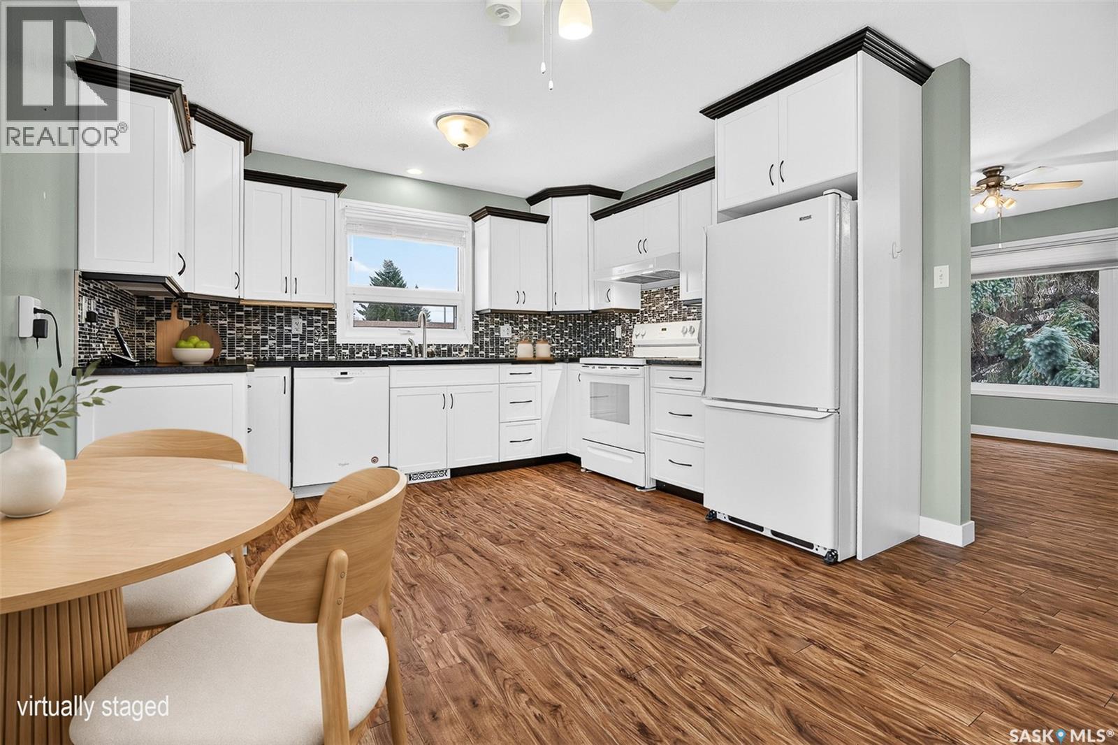 1402 Hastings STREET, Moose Jaw — photo 12