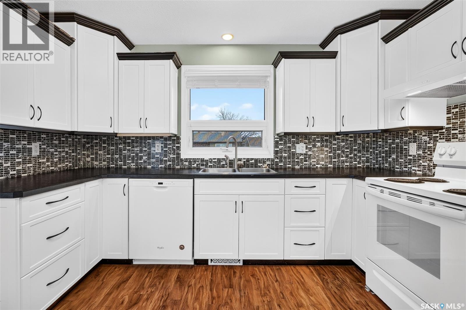 1402 Hastings STREET, Moose Jaw — photo 13
