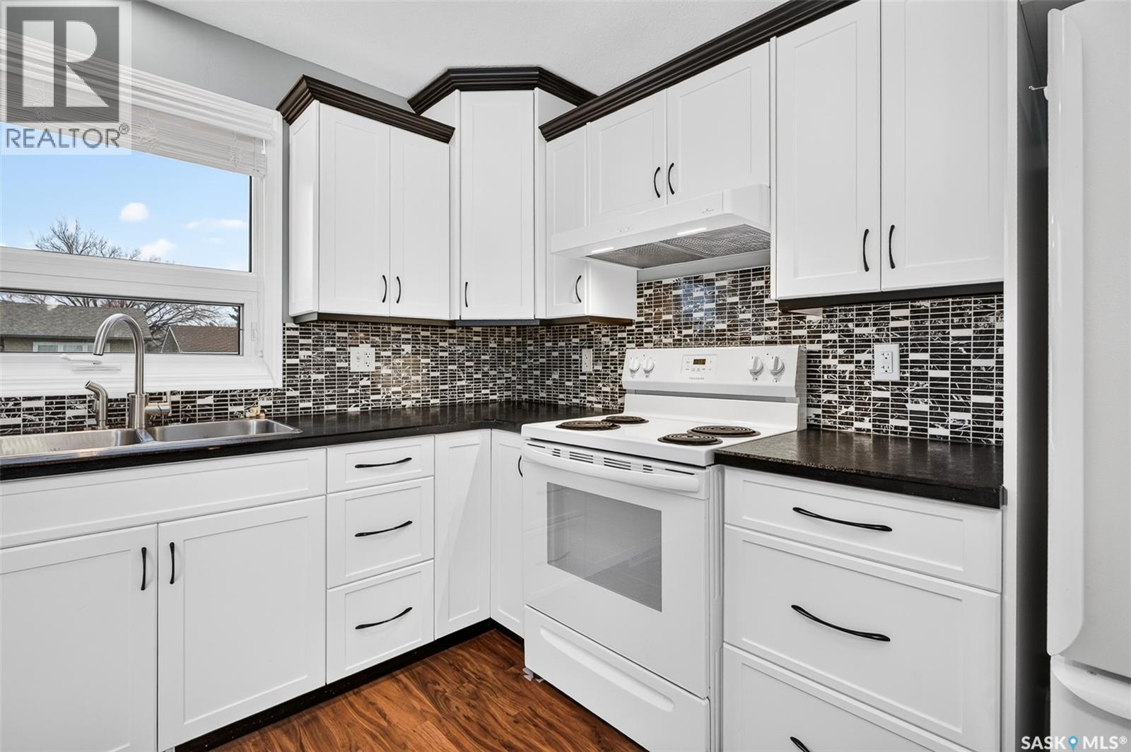 1402 Hastings STREET, Moose Jaw — photo 15