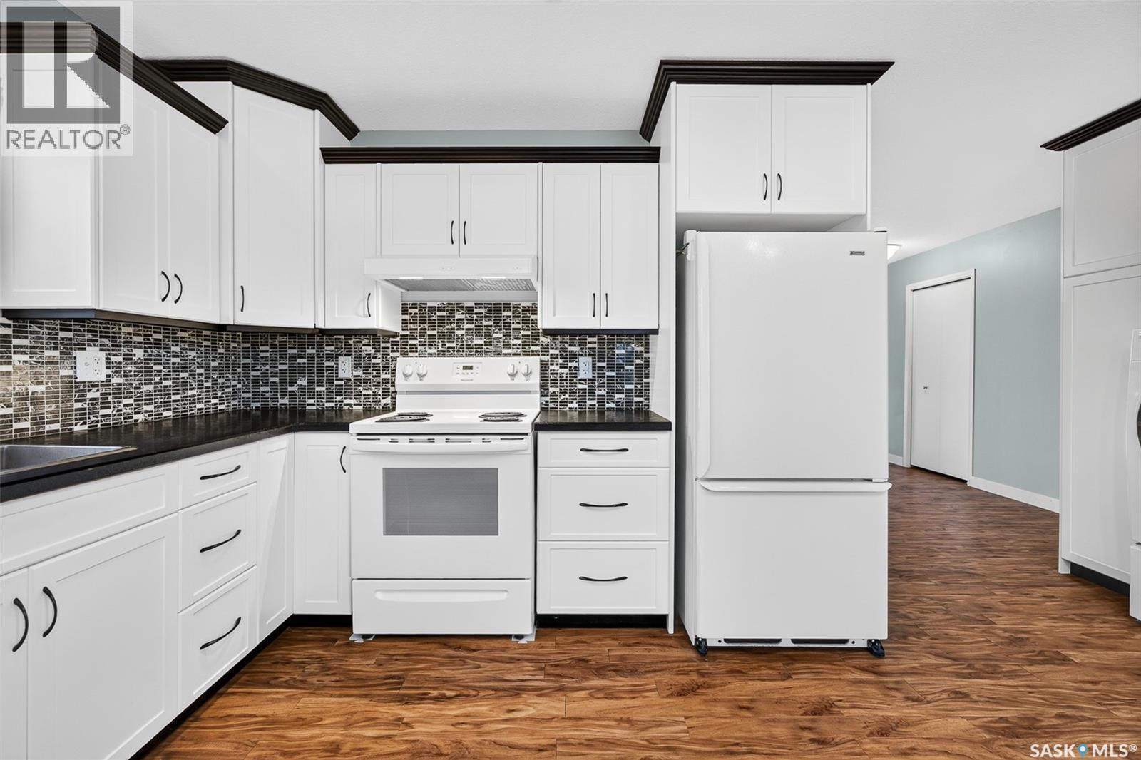 1402 Hastings STREET, Moose Jaw — photo 16