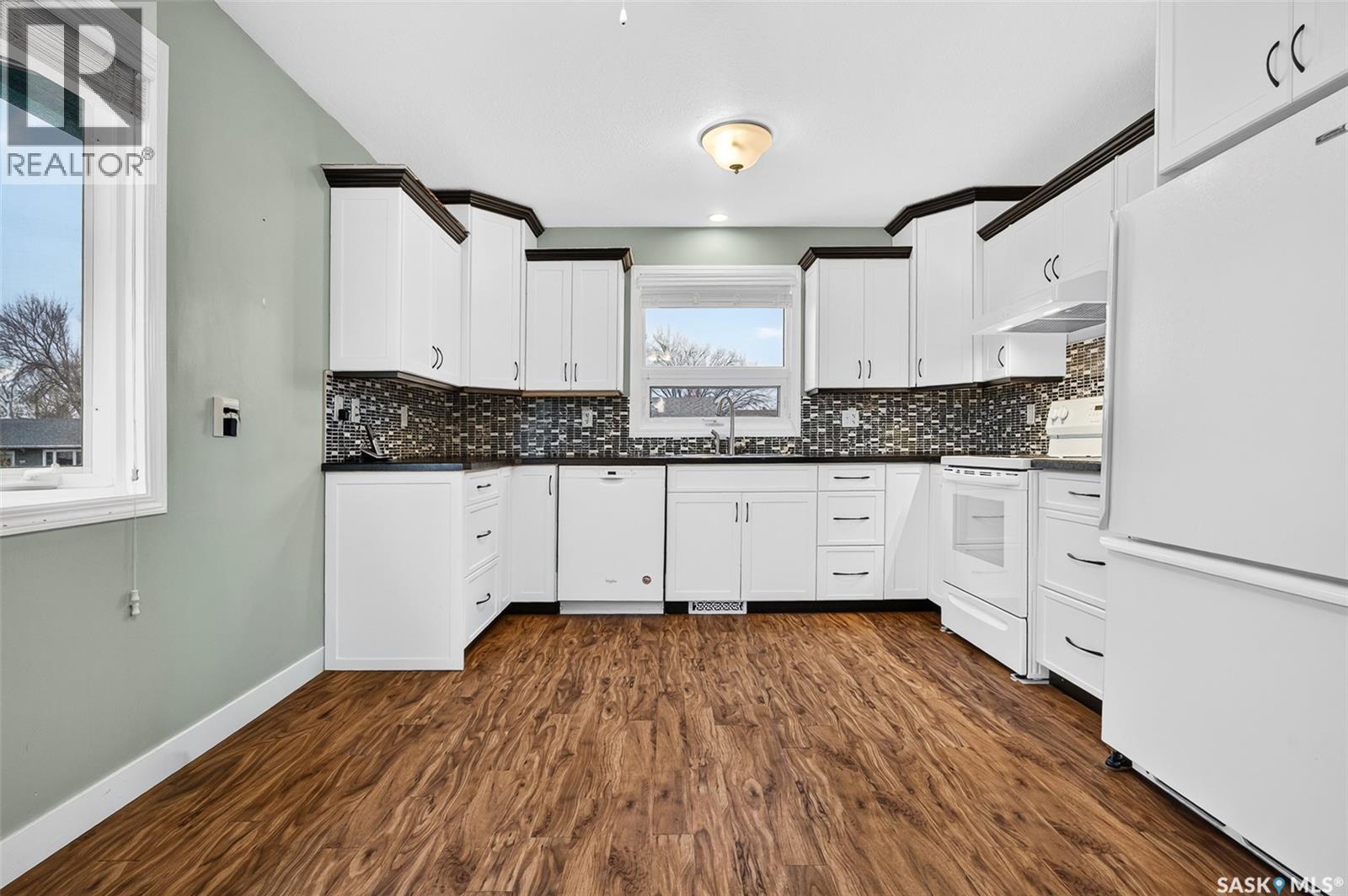 1402 Hastings STREET, Moose Jaw — photo 18