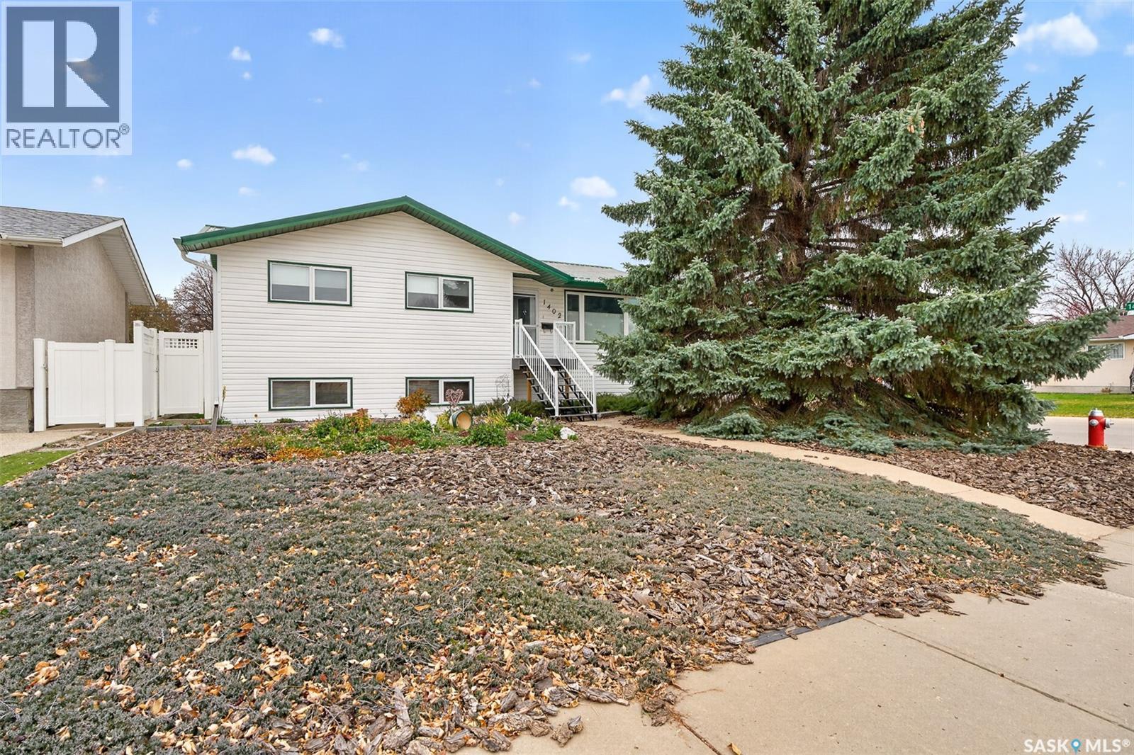 1402 Hastings STREET, Moose Jaw — photo 2
