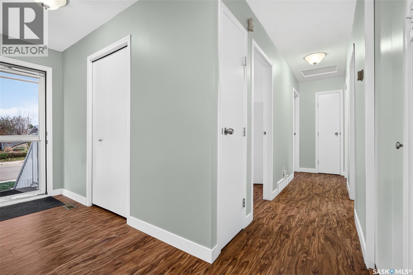 1402 Hastings STREET, Moose Jaw — photo 3