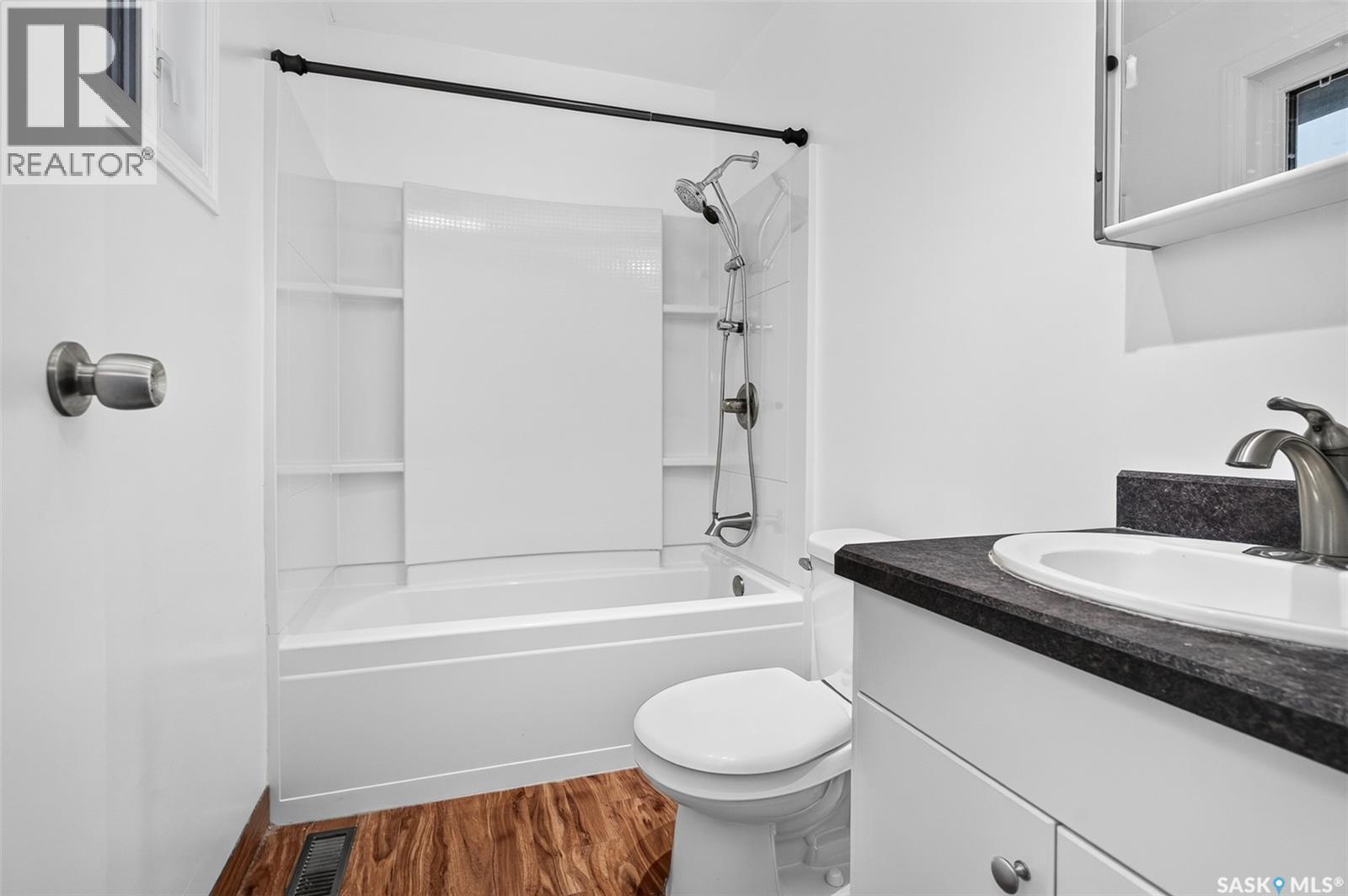 1402 Hastings STREET, Moose Jaw — photo 32