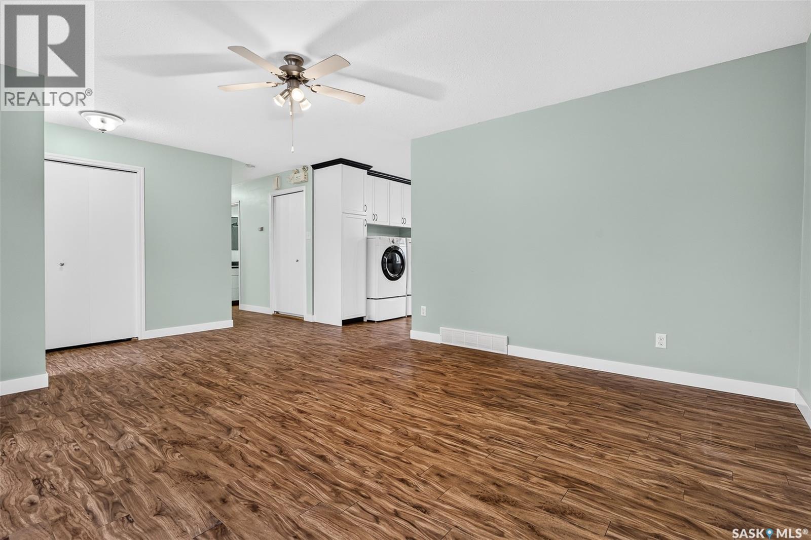1402 Hastings STREET, Moose Jaw — photo 6