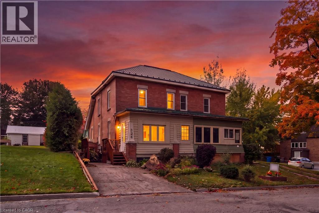 324 Daly Street, photo 1 of 50