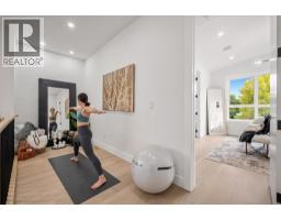 420 32 Avenue NW, Calgary — photo 2