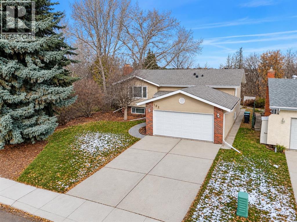 102 Welton Crescent, photo 2 of 36