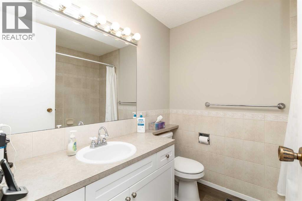 102 Welton Crescent, photo 14 of 36