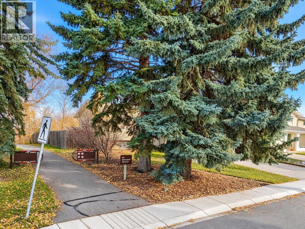 102 Welton Crescent, photo 35 of 36