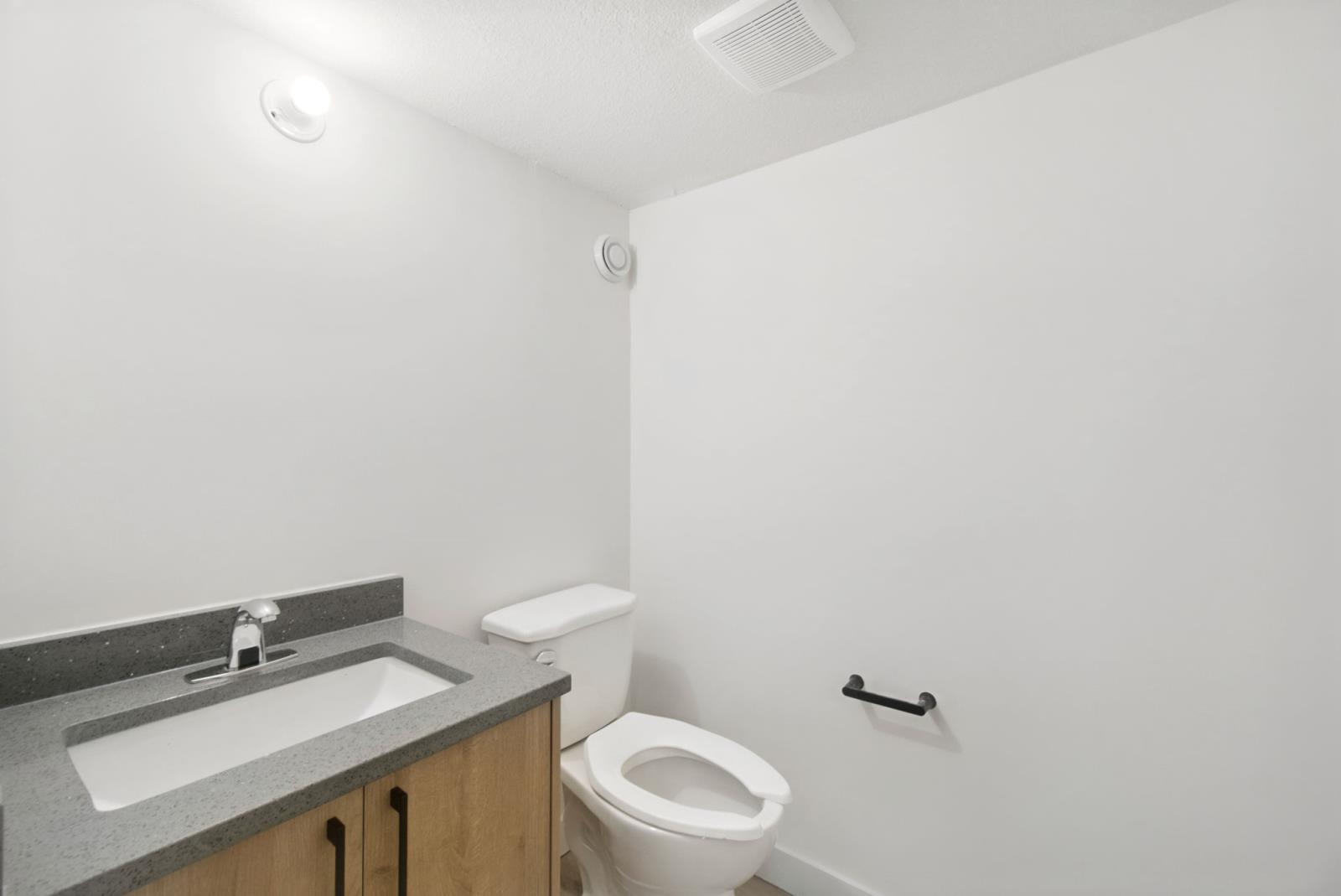 10936 82 St NW, Edmonton, AB, Edmonton — photo 32