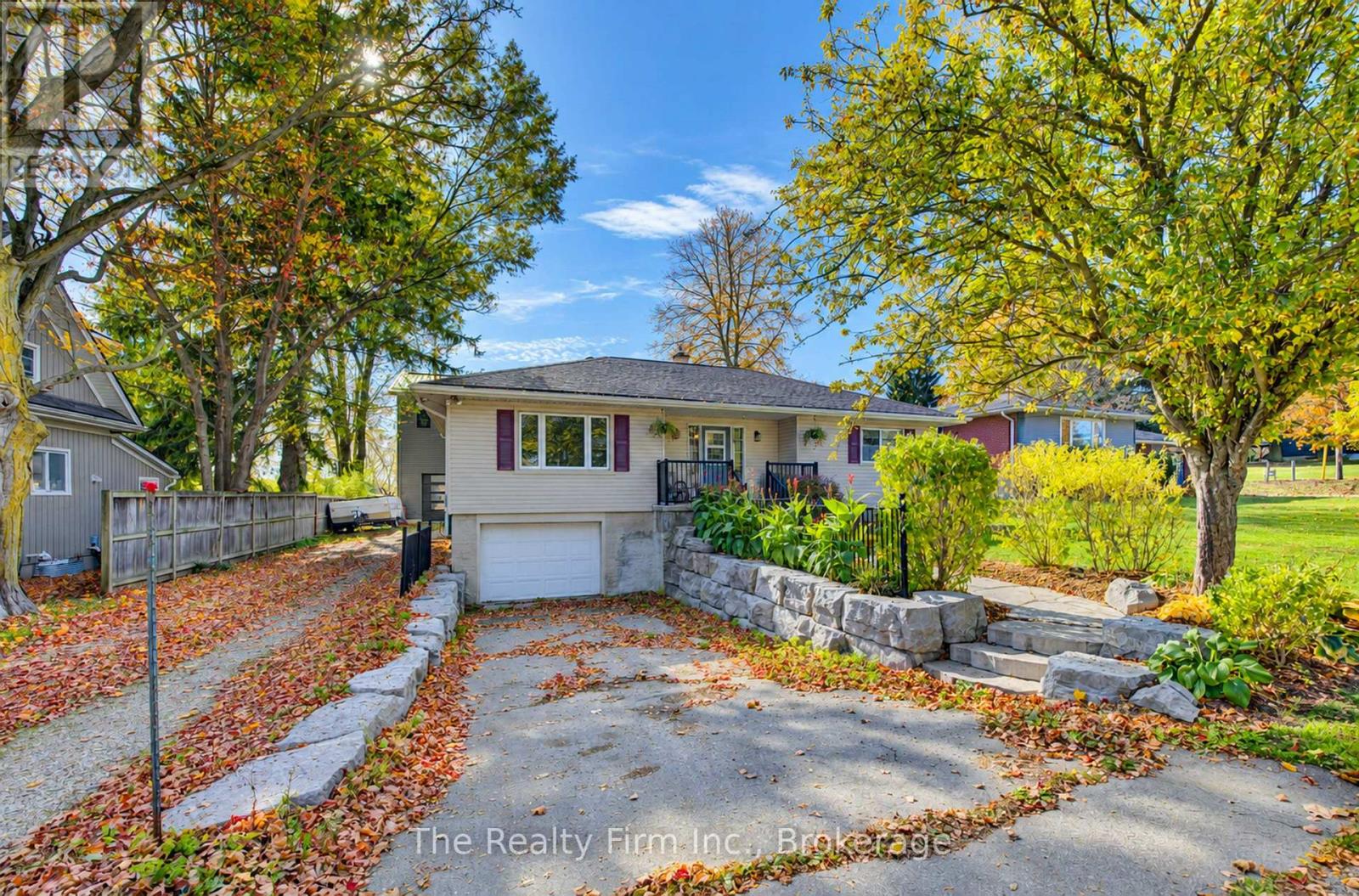 1026 DOERING STREET — photo 3