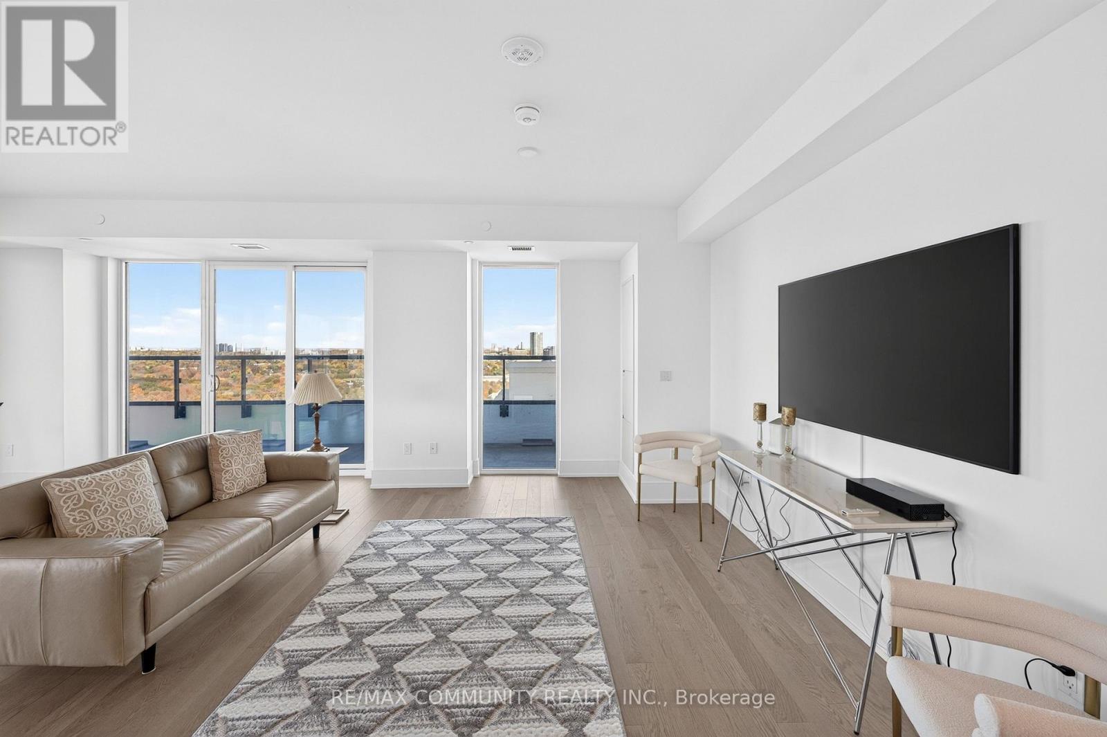 2203- 10 Inn On The Park Drive, Toronto, ON photo 10