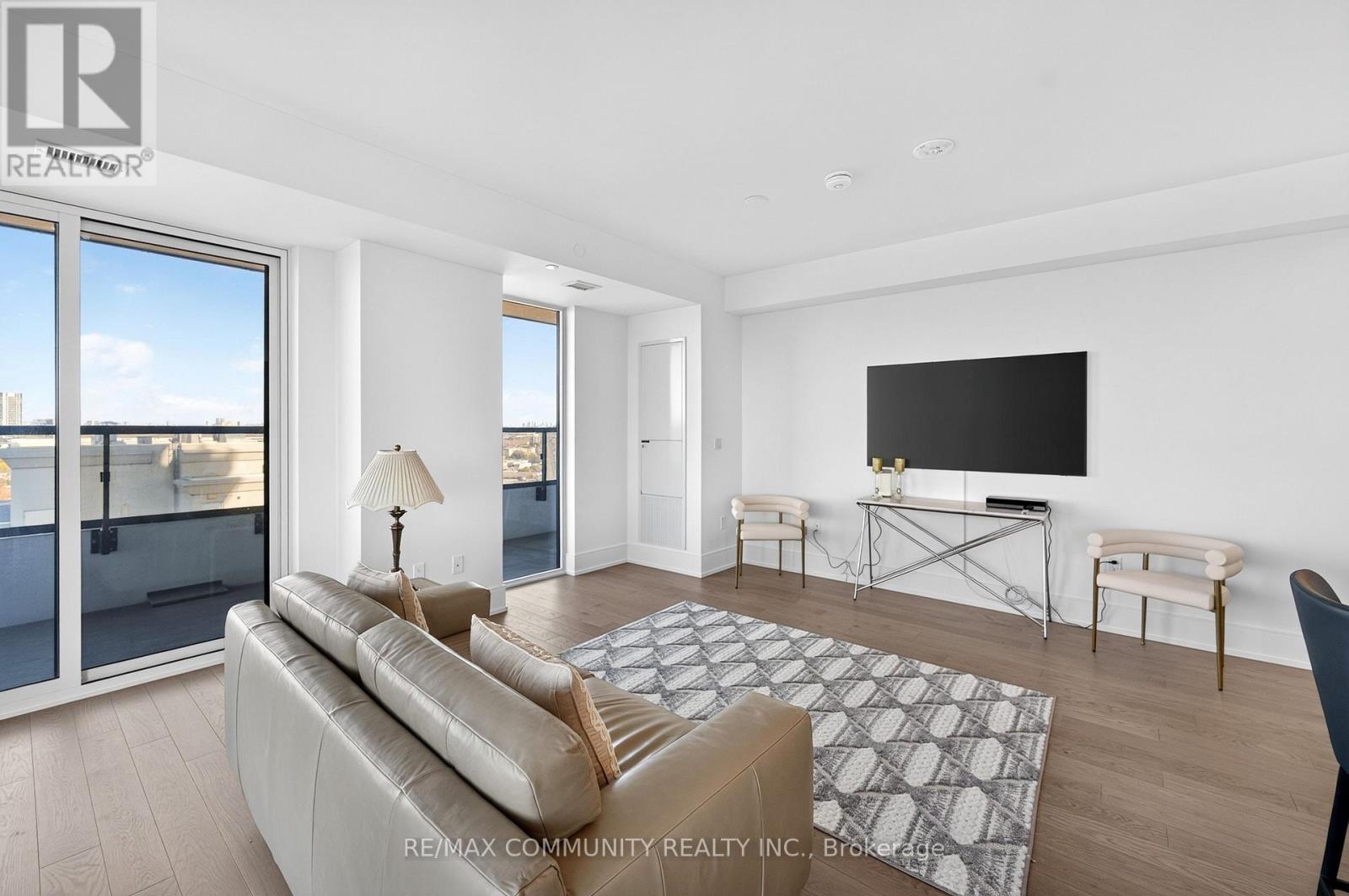 2203- 10 Inn On The Park Drive, Toronto, ON photo 11