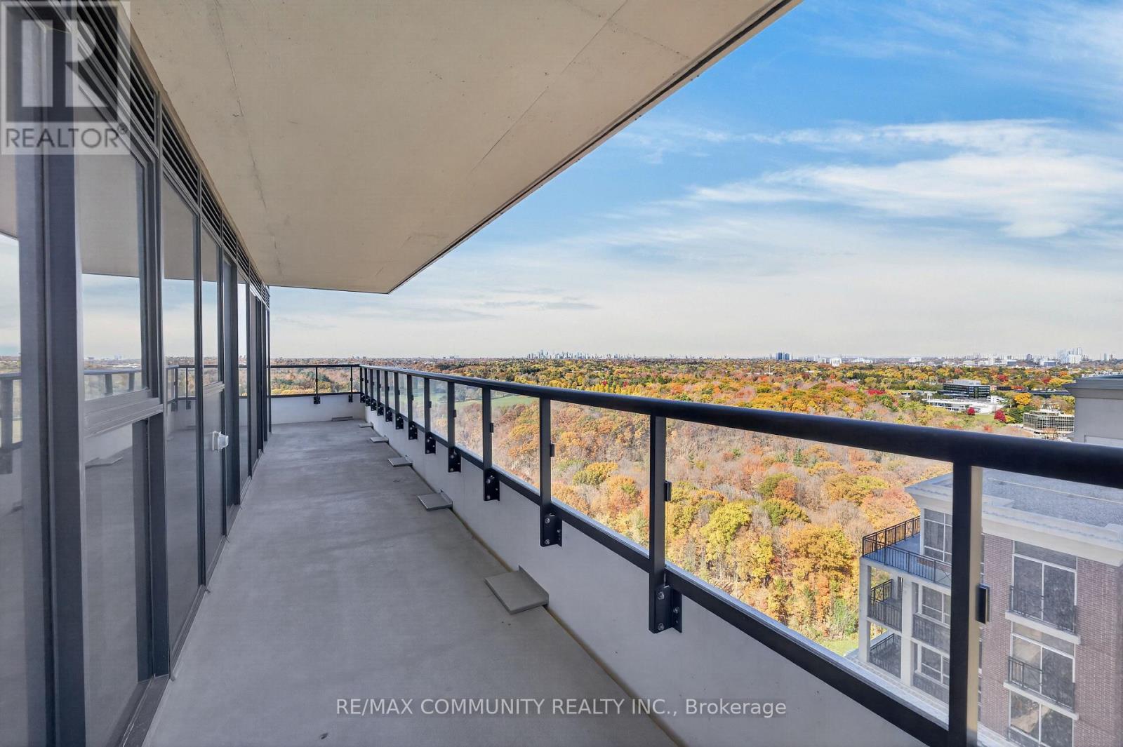 2203- 10 Inn On The Park Drive, Toronto, ON photo 36