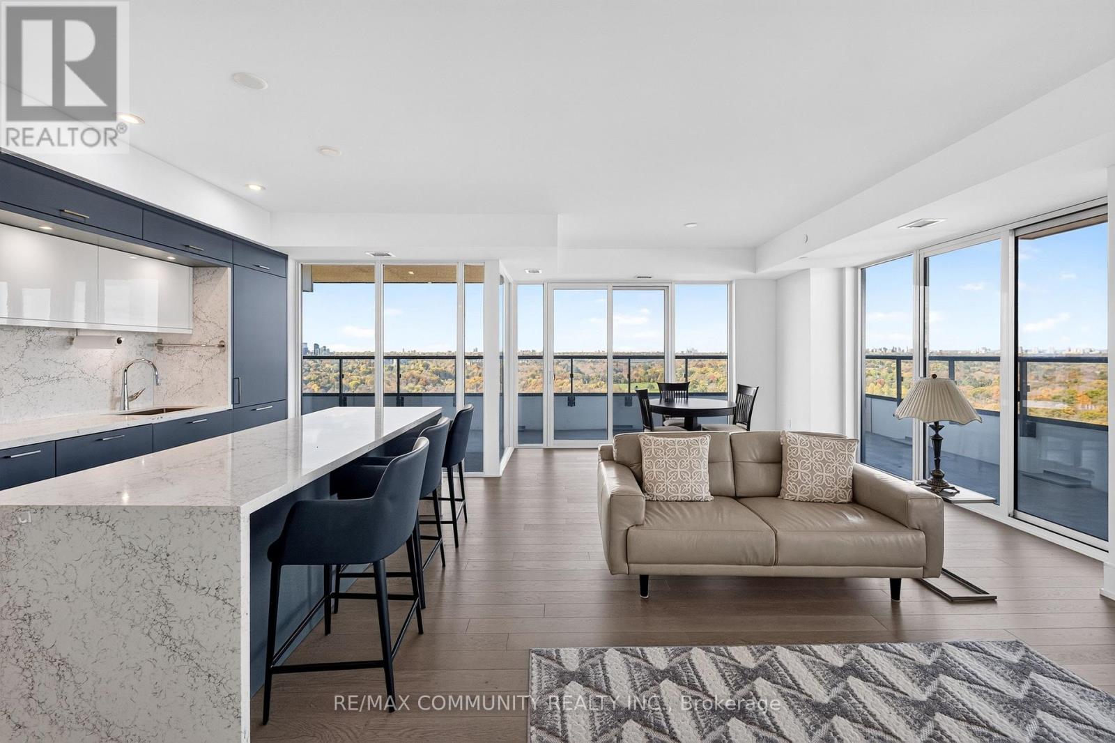 2203- 10 Inn On The Park Drive, Toronto, ON photo 8