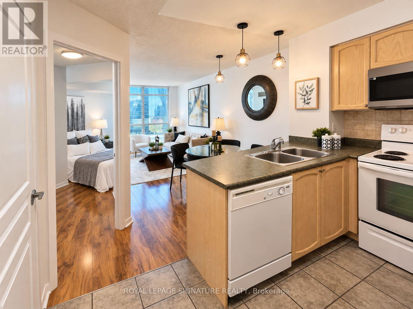 Photo of 1801 - 18 YONGE STREET