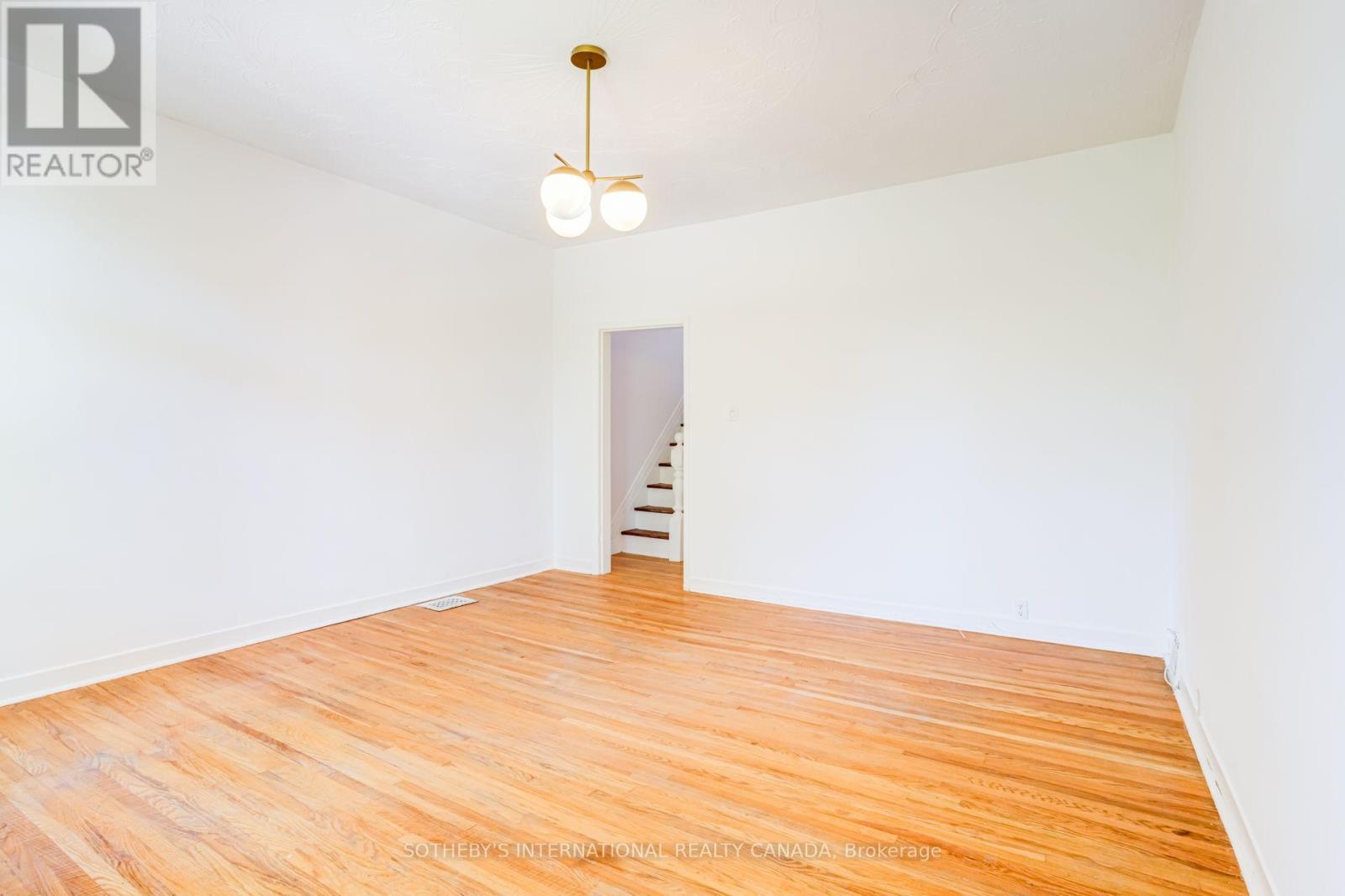 13 Euclid Avenue, Toronto, ON photo 16
