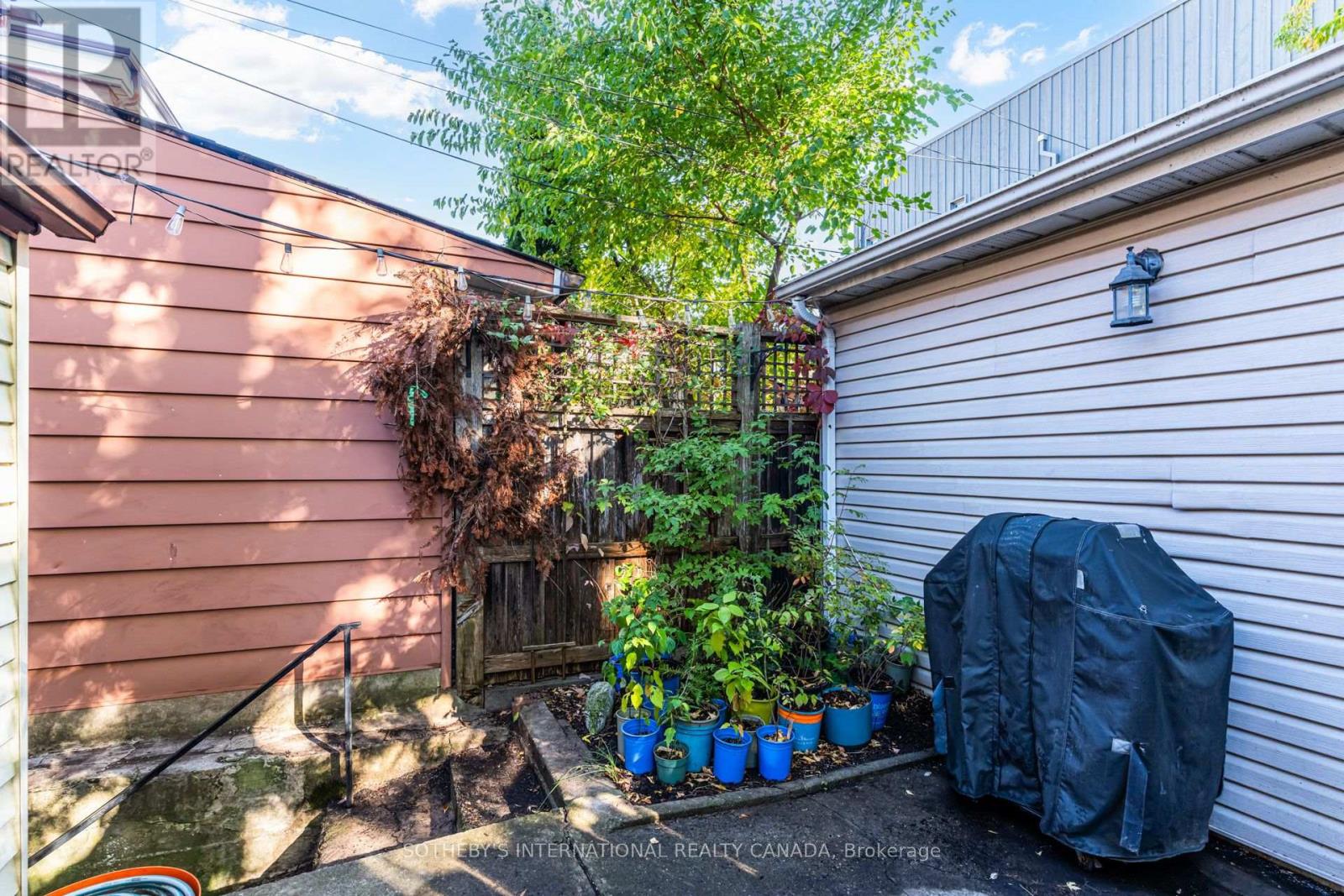 13 Euclid Avenue, Toronto, ON photo 32