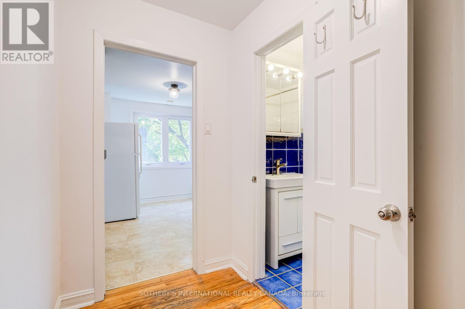 13 Euclid Avenue, Toronto, ON photo 8