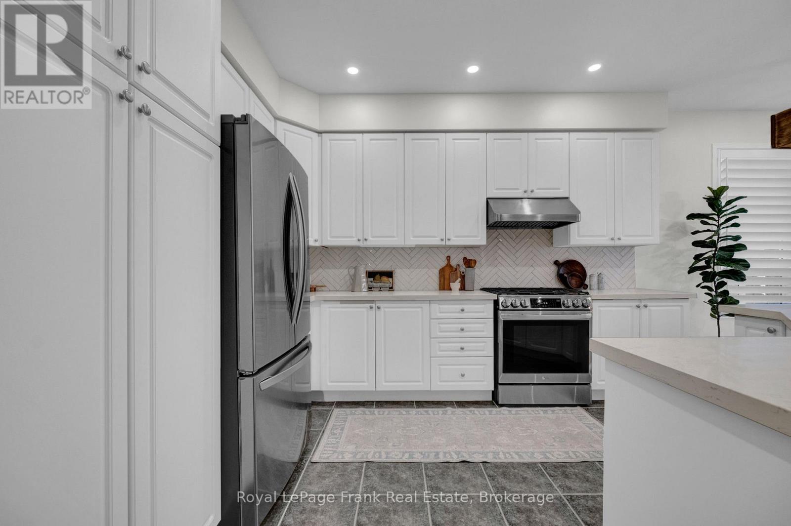 166 Harmer Drive, Clarington, ON photo 5