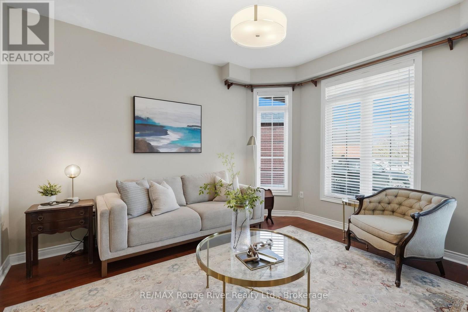 8 Jessie Court, Whitby, ON photo 4