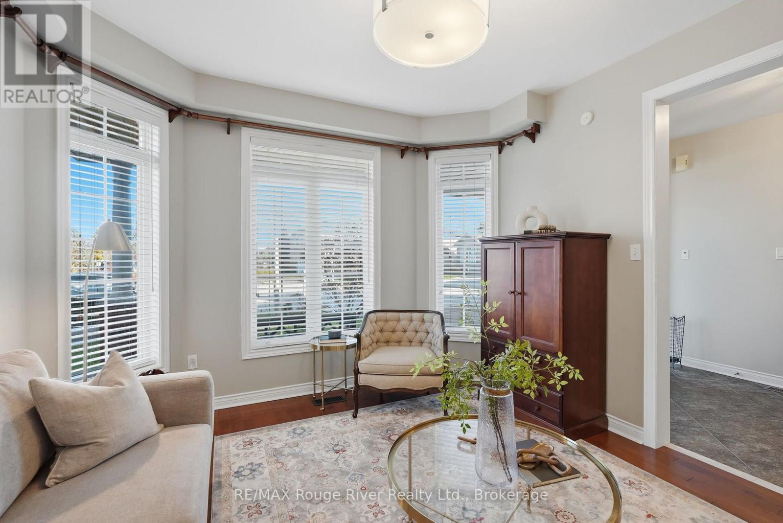 8 Jessie Court, Whitby, ON photo 5