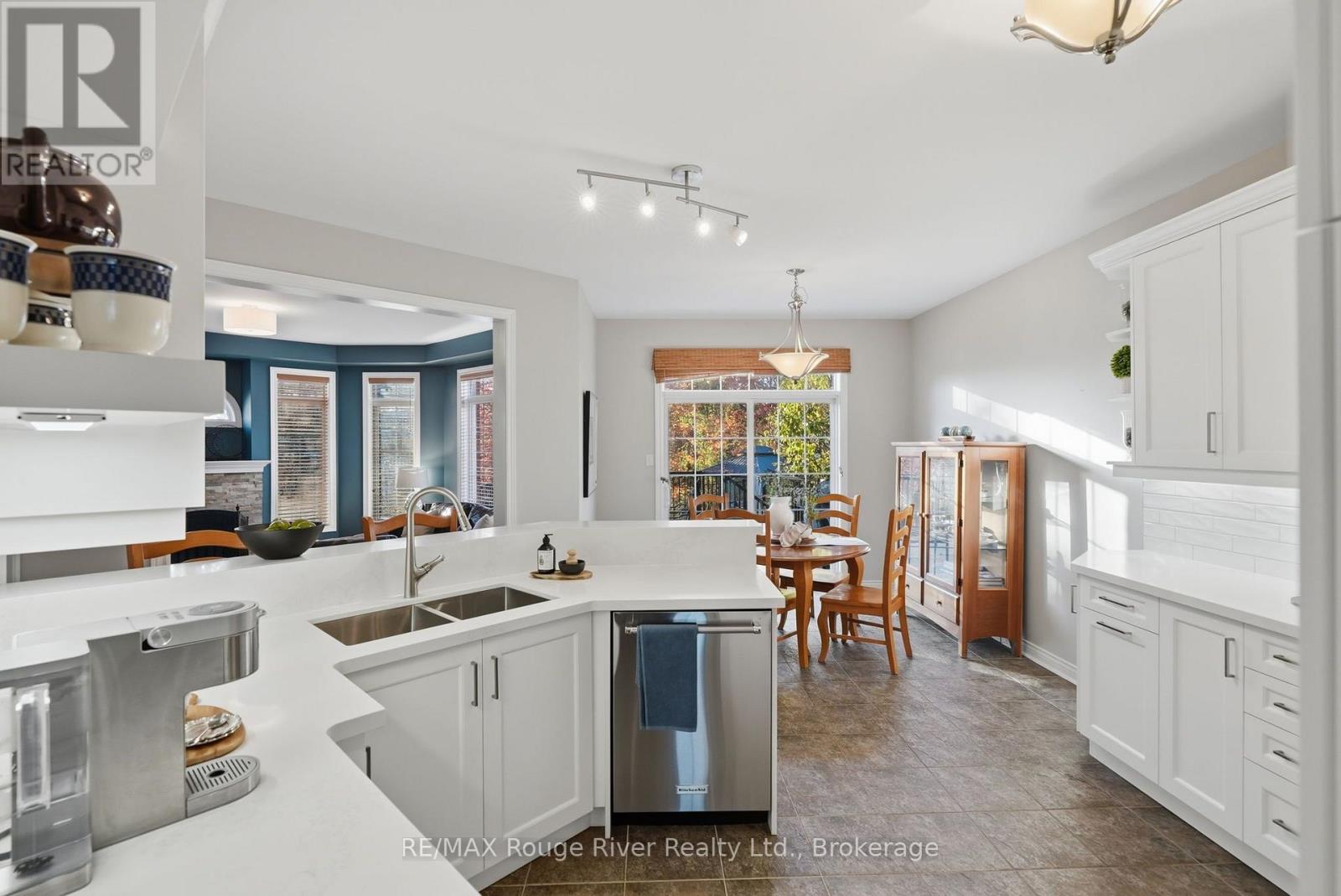 8 Jessie Court, Whitby, ON photo 8