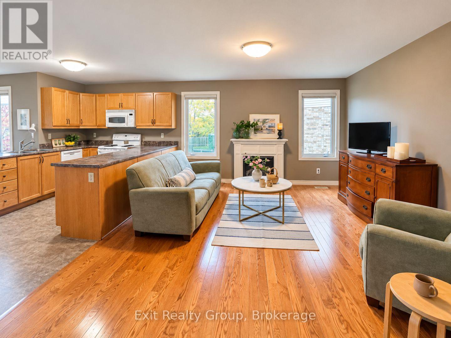 18 Ava Court, Belleville, ON photo 3