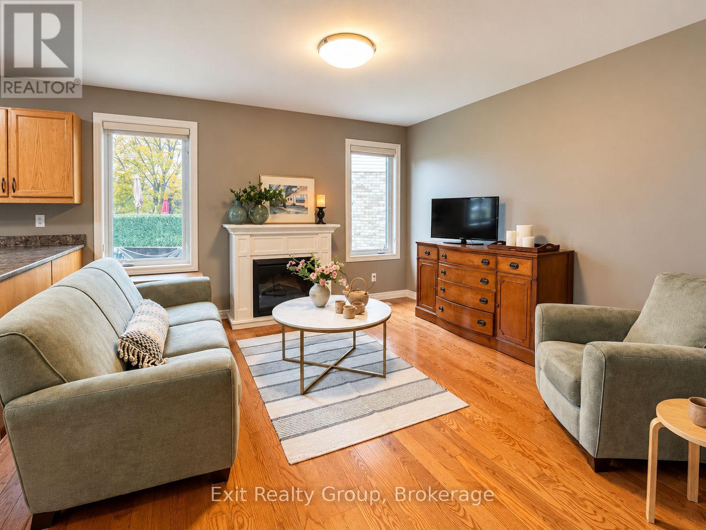 18 Ava Court, Belleville, ON photo 4