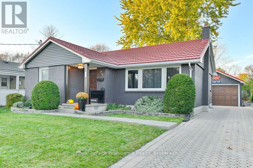 40 ELIZABETH CRESCENT, Belleville (Belleville Ward)