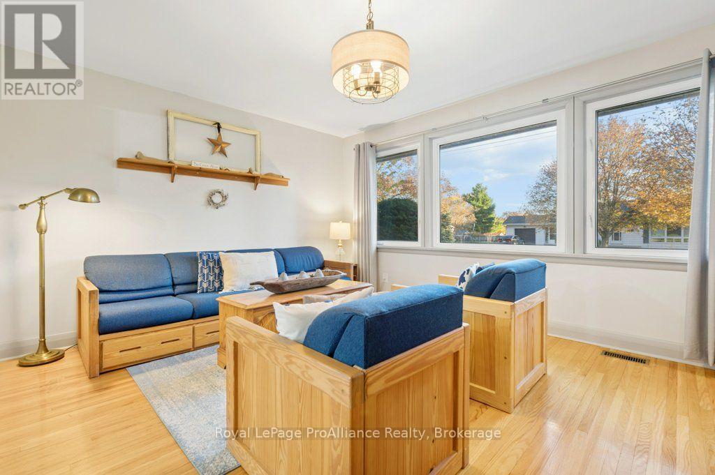 40 ELIZABETH CRESCENT, Belleville (Belleville Ward) — photo 10
