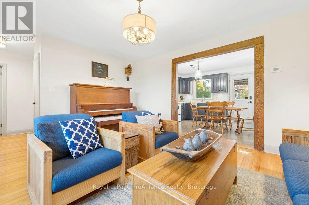 40 Elizabeth Crescent, Belleville, ON photo 13