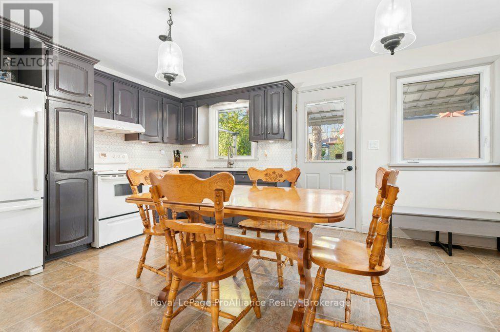 40 Elizabeth Crescent, Belleville, ON photo 14