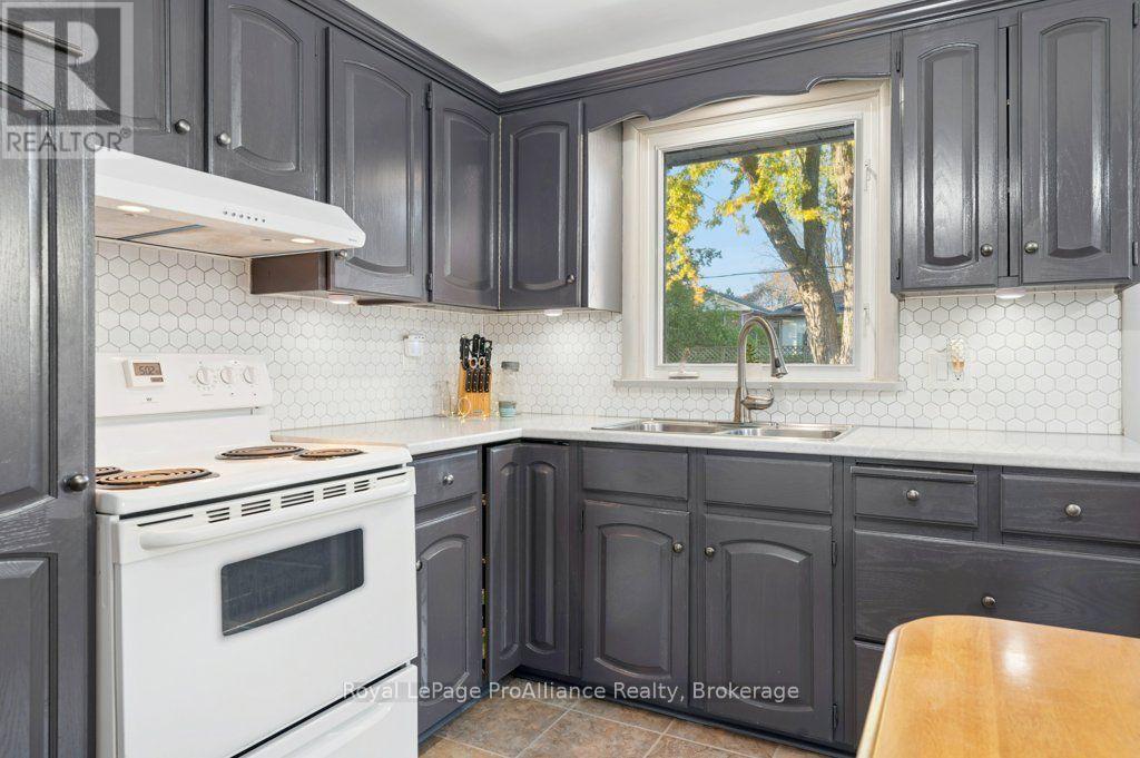 40 Elizabeth Crescent, Belleville, ON photo 16