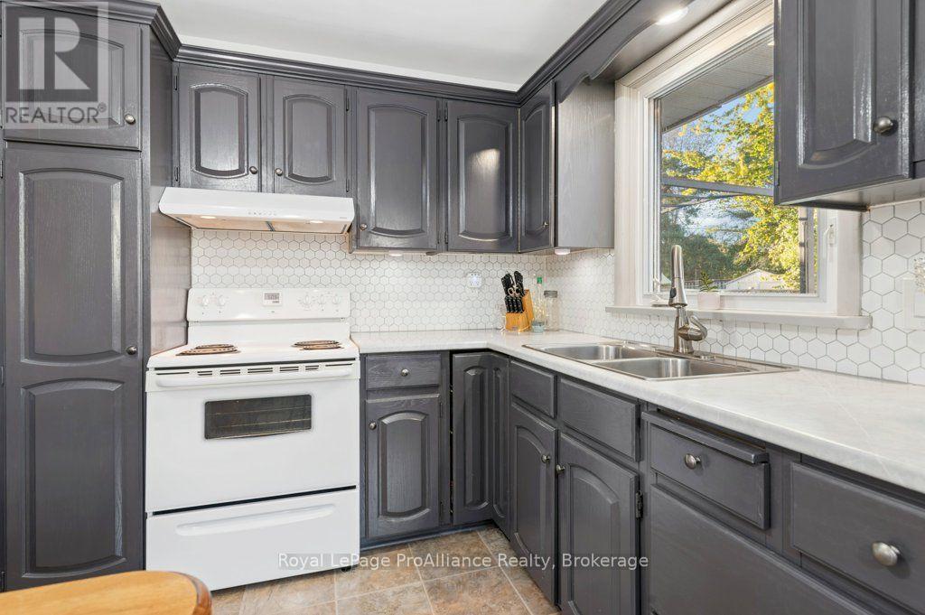 40 Elizabeth Crescent, Belleville, ON photo 17