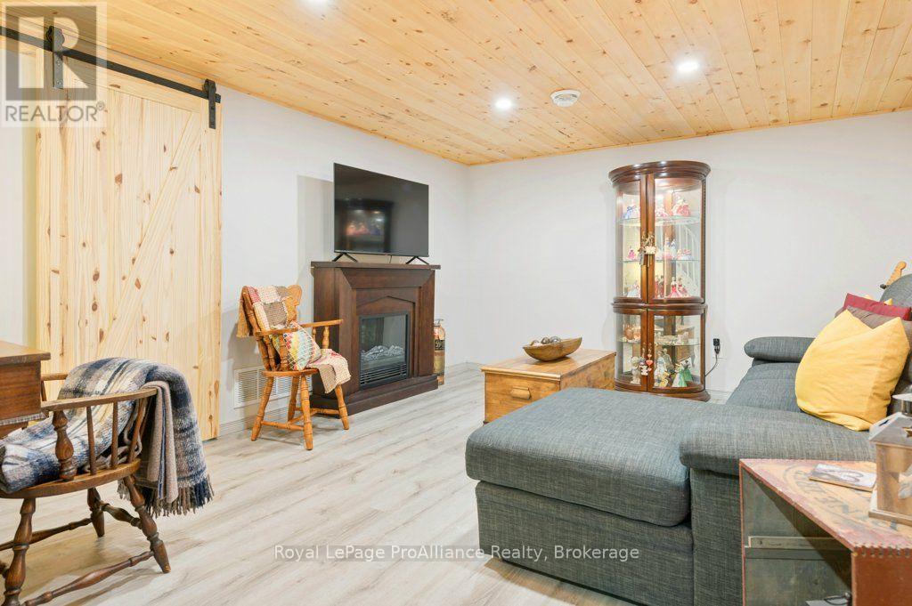 40 Elizabeth Crescent, Belleville, ON photo 24
