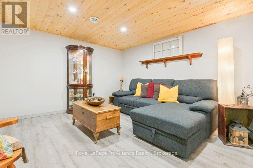 40 Elizabeth Crescent, Belleville, ON photo 26
