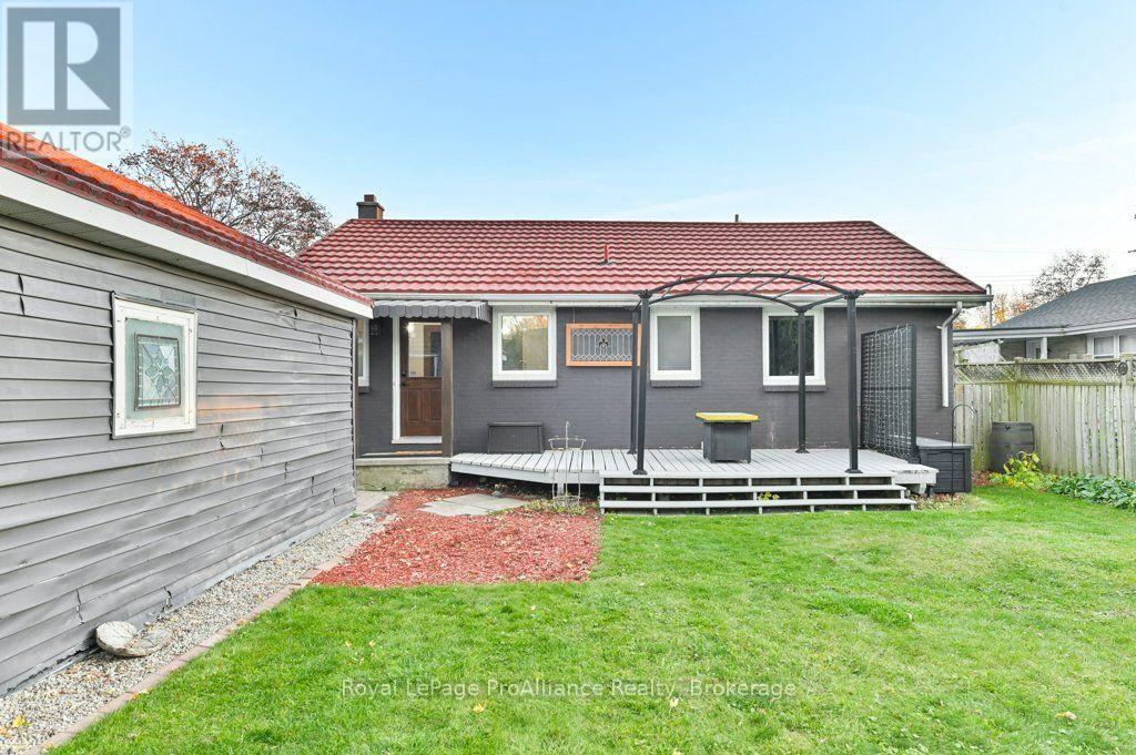 40 Elizabeth Crescent, Belleville, ON photo 37