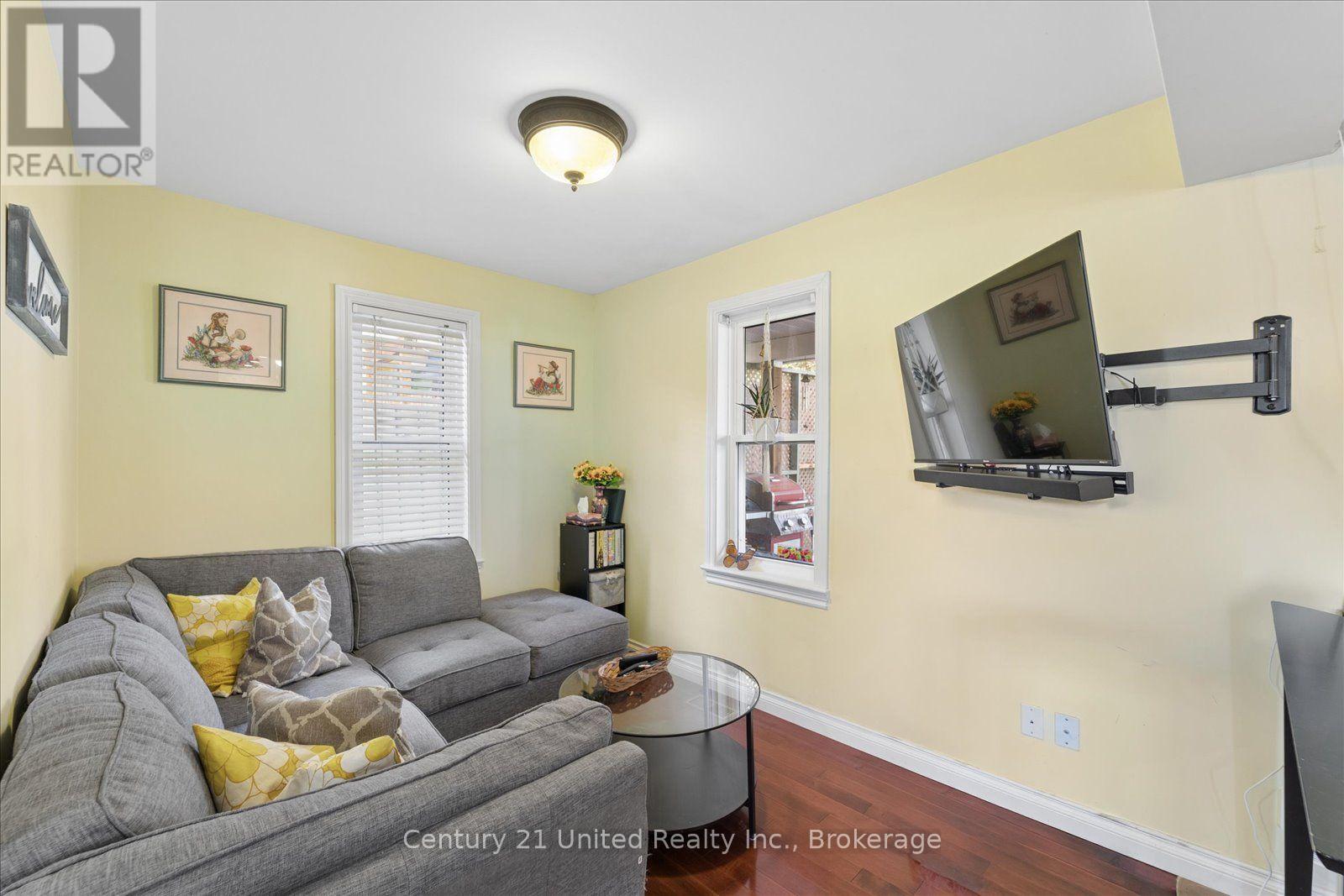 566 Sherbrooke Street, Peterborough, ON photo 13